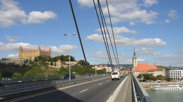 Most SNP Bratislava 2 Zdroj: https://sk.wikipedia.org/wiki/Most_SNP