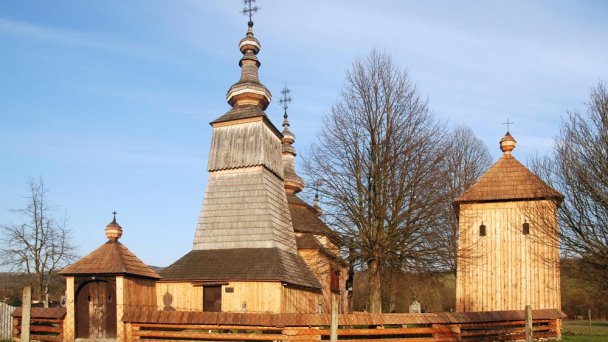 Chrám sv. Michala Archanděla Ladomirová 5 Zdroj: https://sk.wikipedia.org/wiki/Chr%C3%A1m_sv%C3%A4t%C3%A9ho_Michala_archanjela_(Ladomirov%C3%A1)