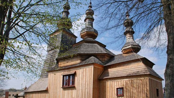 Chrám sv. Michala Archanděla Ladomirová 2 Zdroj: https://sk.wikipedia.org/wiki/Chr%C3%A1m_sv%C3%A4t%C3%A9ho_Michala_archanjela_(Ladomirov%C3%A1)