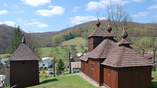 Kostol Ochrany Bohorodičky Korejovce Autor: Henryk Bielamowicz Zdroj: https://upload.wikimedia.org/wikipedia/commons/5/5e/Korejovce%2C_cerkiew_Opieki_Bogurodzicy_%28HB2%29.jpg Kostol Ochrany Bohorodičky Korejovce Autor: Henryk Bielamowicz Zdroj: https://upload.wikimedia.org/wikipedia/commons/5/5e/Korejovce%2C_cerkiew_Opieki_Bogurodzicy_%28HB2%29.jpg