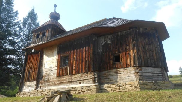 Dřevěný chrám Nanebevstoupení Páně Šmigovec 3 Autor: Fenos Zdroj: https://sk.wikipedia.org/wiki/%C5%A0migovec#/media/S%C3%BAbor:Wooden_church_Smigovec.jpg Dřevěný chrám Nanebevstoupení Páně Šmigovec 3 Autor: Fenos Zdroj: https://sk.wikipedia.org/wiki/%C5%A0migovec#/media/S%C3%BAbor:Wooden_church_Smigovec.jpg
