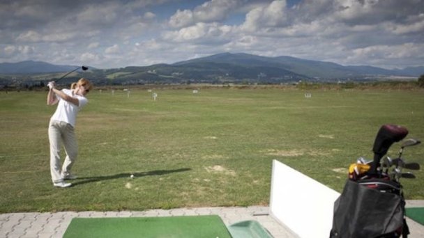 Golfové hřiště Adama 3 Zdroj: https://www.travelguide.sk/svk/turisticke-zaujimavosti/golfovy-klub-agama_59_1.html