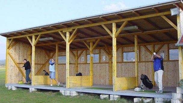 Golfové hřiště Adama 4 Zdroj: https://www.travelguide.sk/svk/turisticke-zaujimavosti/golfovy-klub-agama_59_1.html