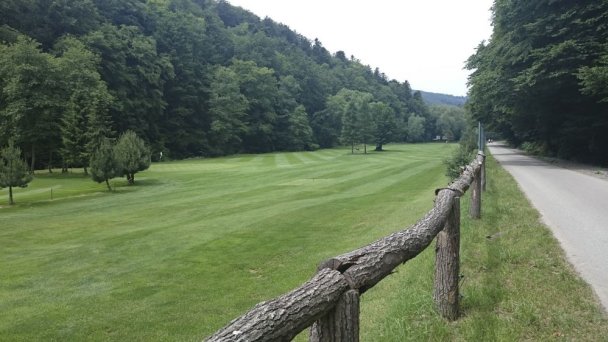 Golfové hřiště Alpinka 2 Autor: Gabriel Hernandez Zdroj: https://slovenskycestovatel.sk/item/golfove-ihrisko-alpinka