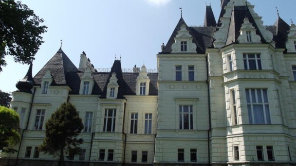 Budmerický kaštieľ Autor: hrady-zamky.sk Zdroj: https://www.hrady-zamky.sk/obrazky/budmericky-zamok/budmericky-zamok15.jpg