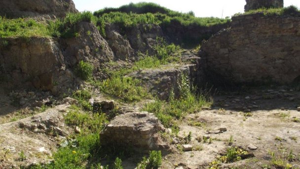 Hrad Čeklís Autor: J.Stefanek Zdroj: https://www.hrady-zamky.sk/ceklis/#history-6