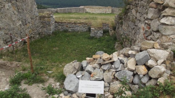 hrad branc 4 Autor: hrady-zamky.sk Zdroj: https://www.hrady-zamky.sk/obrazky/branc/branc21.jpg