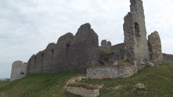 hrad branc 6 Autor: hrady-zamky.sk Zdroj: https://www.hrady-zamky.sk/obrazky/branc/branc33.jpg