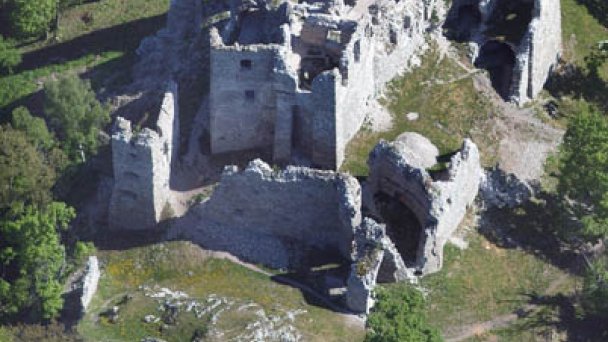Hrad Hrušov 3 Autor: Civertan Zdroj: https://upload.wikimedia.org/wikipedia/commons/c/c8/Hrussocivertanlegi2.jpg Hrad Hrušov 3 Autor: Civertan Zdroj: https://upload.wikimedia.org/wikipedia/commons/c/c8/Hrussocivertanlegi2.jpg