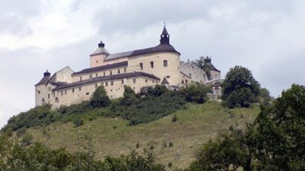 Hrad Krasna Horka 2 Autor: Martin Hlauka (Pescan) Zdroj: https://sk.wikipedia.org/wiki/Kr%C3%A1sna_H%C3%B4rka#/media/S%C3%BAbor:Hrad_Krasna_Horka.jpg