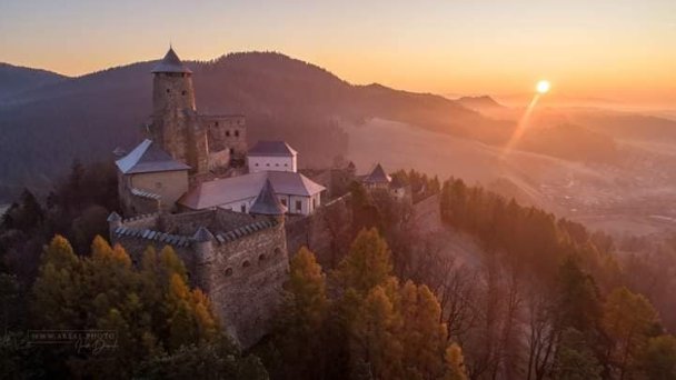 Hrad Ľubovňa 2 Zdroj: https://scontent-vie1-1.xx.fbcdn.net/v/t1.0-9/73523620_2736556123034356_8455422727459700736_n.jpg?_nc_cat=111&_nc_sid=110474&_nc_oc=AQkxPhXT2yWeXkcuO2aZ_XQ8uJOHspUS71ElGGVWBZ8AAB1tWSsDb_NmsgEHdD5TVoc&_nc_ht=scontent-vie1-1.xx&oh=7d7514c57d1321109a6700a32158a57e&oe=5ECC051C&dl=1