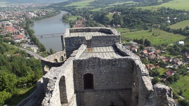 Hrad Strečno Autor: hrady-zamky.sk Zdroj: https://www.hrady-zamky.sk/obrazky/strecno/strecno10.jpg Hrad Strečno Autor: hrady-zamky.sk Zdroj: https://www.hrady-zamky.sk/obrazky/strecno/strecno10.jpg