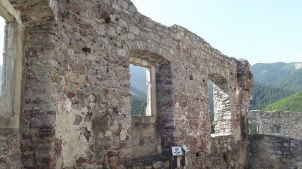 Hrad Strečno Autor: hrady-zamky.sk Zdroj: https://www.hrady-zamky.sk/obrazky/strecno/strecno12.jpg Hrad Strečno Autor: hrady-zamky.sk Zdroj: https://www.hrady-zamky.sk/obrazky/strecno/strecno12.jpg