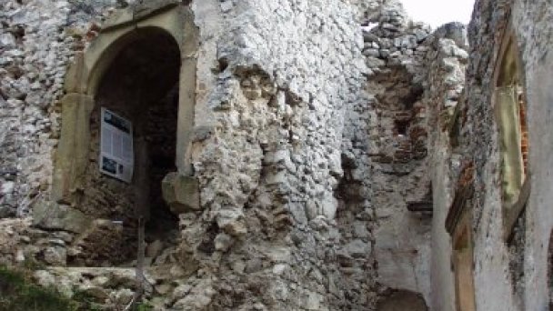 Hrad Uhrovec5 Autor: hraduhrovec.sk Zdroj: http://www.hraduhrovec.sk/index.php/fotky/category/22-2002
