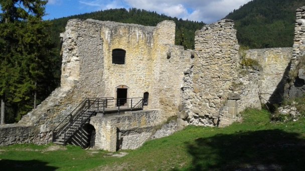 Hrad Likava Autor: hrady-zamky.sk Zdroj: https://www.hrady-zamky.sk/obrazky/likava/uzi6.jpg