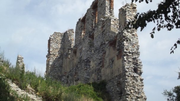 hrad oponice 2 Autor: hrady-zamky.sk Zdroj: https://www.hrady-zamky.sk/obrazky/oponicky-hrad/oponicky-hrad8.jpg