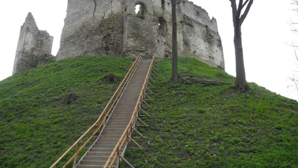 Považský hrad Autor: Dado Baca Zdroj: https://www.flickr.com/photos/119323155@N06/25995630473/sizes/l/ Považský hrad Autor: Dado Baca Zdroj: https://www.flickr.com/photos/119323155@N06/25995630473/sizes/l/