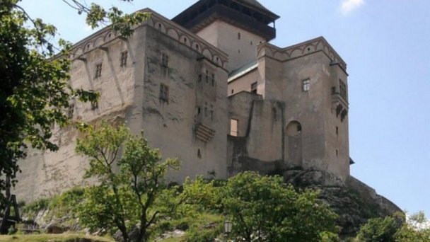 Trenčiansky hrad Autor: J.Stefanek, hrady-zamky.sk Zdroj: https://www.hrady-zamky.sk/obrazky/trencin/trencin9.jpg