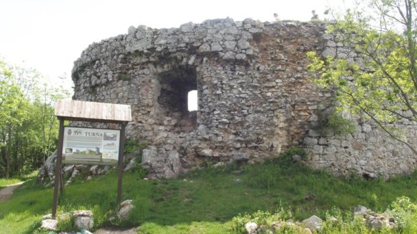 Turniansky hrad Autor: hrady-zamky.sk Zdroj: https://www.hrady-zamky.sk/obrazky/turniansky-hrad/turniansky-hrad7.jpg Turniansky hrad Autor: hrady-zamky.sk Zdroj: https://www.hrady-zamky.sk/obrazky/turniansky-hrad/turniansky-hrad7.jpg