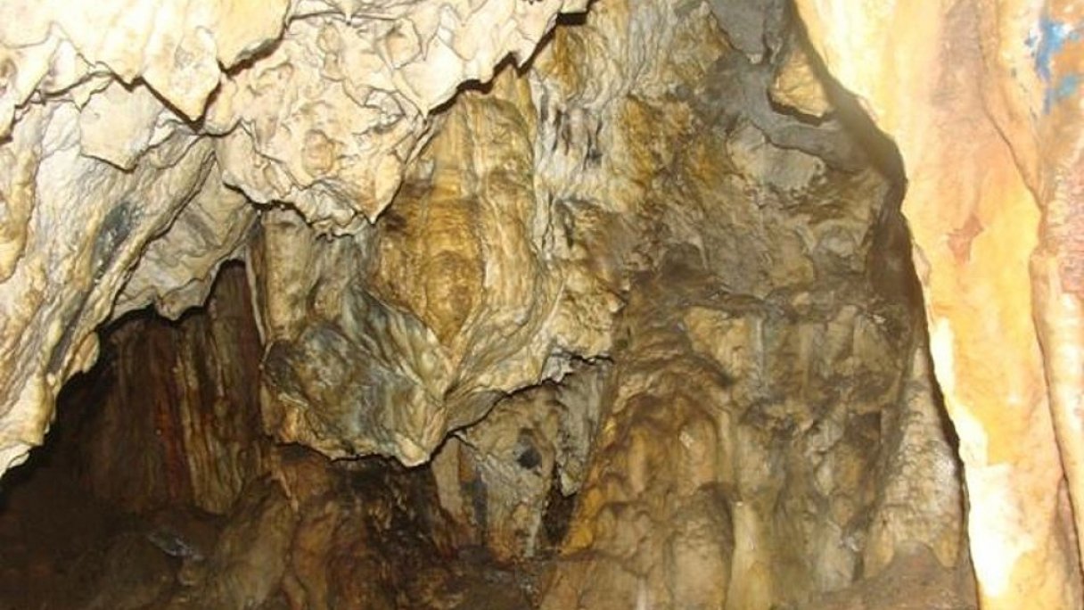 Kysacká jaskyňa Autor: http://www.keturist.sk/info/jaskyne-a-priepasti/kysacka-jaskyna/ Zdroj: http://www.keturist.sk/info/wp-content/uploads/2020/10/kysacka-jaskyna.jpg