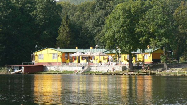 Jezero Izra 3 Zdroj: https://sk.wikipedia.org/wiki/Izra_(jazero)