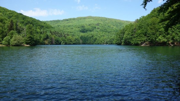 Jezero Morské oko 2 Zdroj: https://sk.wikipedia.org/wiki/Morsk%C3%A9_oko_(jazero)
