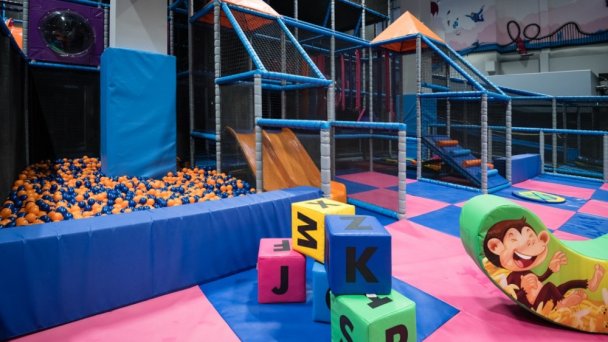 JUMP FUN - více než 100 atrakcí pro všechny věkové kategorie 9 JUMP FUN - více než 100 atrakcí pro všechny věkové kategorie 9