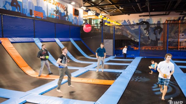 JUMP FUN - více než 100 atrakcí pro všechny věkové kategorie 12 JUMP FUN - více než 100 atrakcí pro všechny věkové kategorie 12