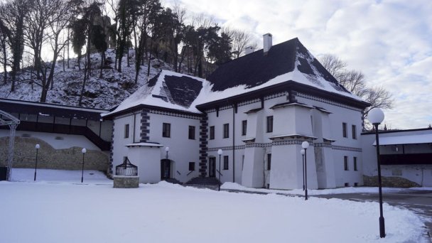 Zichyho zámek (kaštieľ) Divín 3 Zdroj: https://www.divin.sk/zichyho-kastiel-muzeum-historie-obce-divin.html