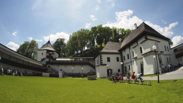 Zichyho zámek (kaštieľ) Divín 5 Zdroj: https://www.divin.sk/zichyho-kastiel-muzeum-historie-obce-divin.html