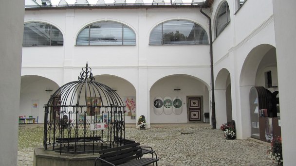 Kaštiel Strážky Autor: Palickap Zdroj: https://upload.wikimedia.org/wikipedia/commons/7/7e/Str%C3%A1%C5%BEky%2C_ka%C5%A1tiel_05.jpg