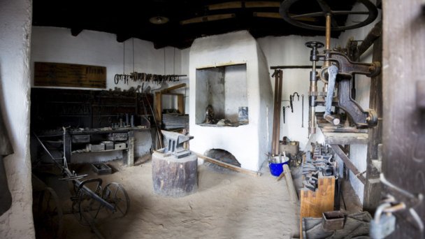 Národopisné muzeum s Kovářskou výhní 5 Zdroj: https://www.kosiceregion.com/sk/poi/kovacska-vyhna-v-moldave-nad-bodvou-expozicia-stm/ Národopisné muzeum s Kovářskou výhní 5 Zdroj: https://www.kosiceregion.com/sk/poi/kovacska-vyhna-v-moldave-nad-bodvou-expozicia-stm/