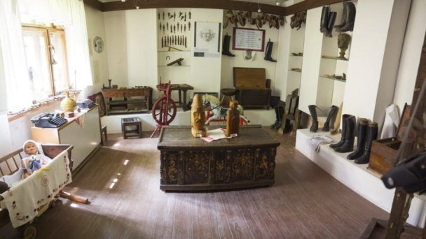 Národopisné muzeum s Kovářskou výhní 3 Zdroj: https://www.kosiceregion.com/sk/poi/kovacska-vyhna-v-moldave-nad-bodvou-expozicia-stm/ Národopisné muzeum s Kovářskou výhní 3 Zdroj: https://www.kosiceregion.com/sk/poi/kovacska-vyhna-v-moldave-nad-bodvou-expozicia-stm/