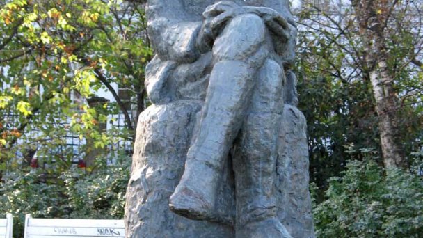 Socha Martina Kukučína Zdroj: https://sk.wikipedia.org/wiki/Medick%C3%A1_z%C3%A1hrada Socha Martina Kukučína Zdroj: https://sk.wikipedia.org/wiki/Medick%C3%A1_z%C3%A1hrada