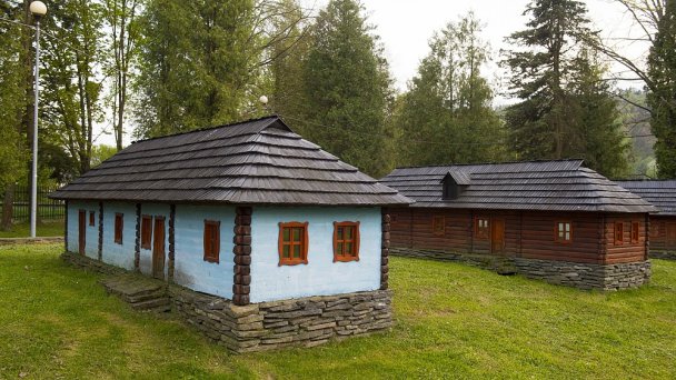 Miniskanzen Medzilaborce Autor: Facebook Zdroj: https://scontent.fbts7-1.fna.fbcdn.net/v/t1.0-9/68438987_2300769813381781_7839561336752177152_o.jpg?_nc_cat=106&ccb=2&_nc_sid=730e14&_nc_ohc=nTk6ZDKGTZsAX_ffclP&_nc_ht=scontent.fbts7-1.fna&oh=4420b9454eac9e83f391cdefdf83bddb&oe=5FEE1D8B