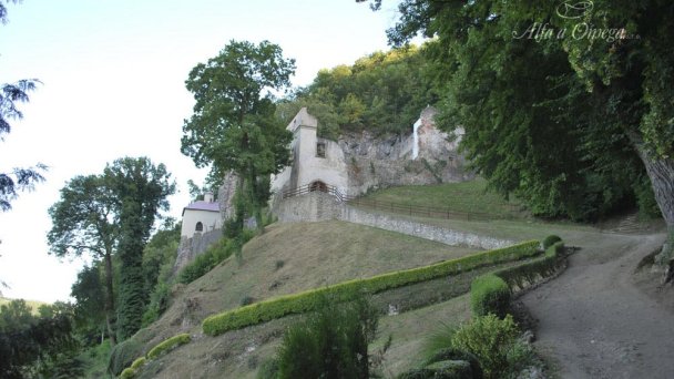 Poutní místo Skalka u Trenčína 3 Zdroj: http://www.putnickemiesta.sk/putnicke-miesta-na-slovensku/nitrianska-dieceza/skalka-pri-trencine/
