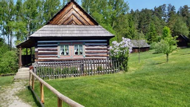 Skanzen Stará Ľubovňa Autor: Georges Jansoone (User:JoJan) Zdroj: https://upload.wikimedia.org/wikipedia/commons/e/ed/Spisska_Lubovna_019.jpg