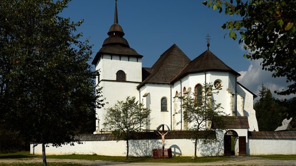 Múzeum Liptovskej dediny Autor: 10ricardo Zdroj: https://upload.wikimedia.org/wikipedia/commons/4/40/Church_of_The_Virgin_Mary.jpg Múzeum Liptovskej dediny Autor: 10ricardo Zdroj: https://upload.wikimedia.org/wikipedia/commons/4/40/Church_of_The_Virgin_Mary.jpg