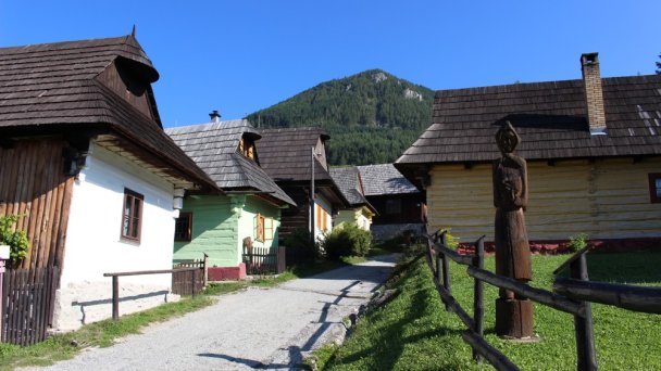 Skanzen Vlkolínec 3 Zdroj: https://sk.wikipedia.org/wiki/Vlkol%C3%ADnec Skanzen Vlkolínec 3 Zdroj: https://sk.wikipedia.org/wiki/Vlkol%C3%ADnec