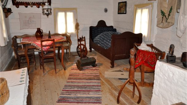 Skanzen Vlkolínec 4 Zdroj: https://sk.wikipedia.org/wiki/Vlkol%C3%ADnec Skanzen Vlkolínec 4 Zdroj: https://sk.wikipedia.org/wiki/Vlkol%C3%ADnec