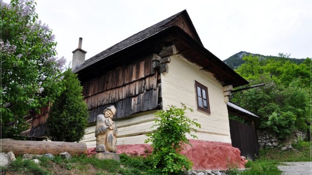 Skanzen Vlkolínec 6 Zdroj: https://sk.wikipedia.org/wiki/Vlkol%C3%ADnec Skanzen Vlkolínec 6 Zdroj: https://sk.wikipedia.org/wiki/Vlkol%C3%ADnec