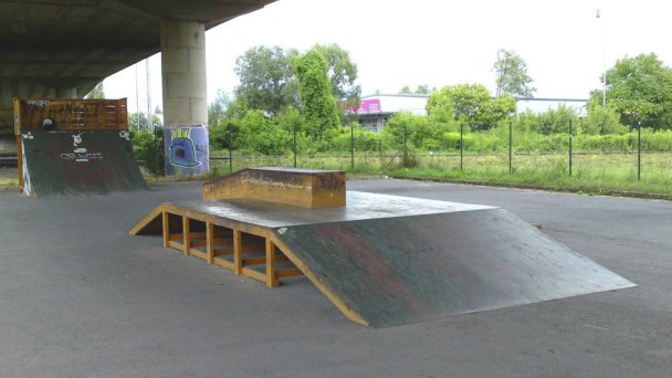 Skatepark Lučenec 2 Autor: Tomáš Kvak Zdroj: http://www.boardlife.sk/sk/skateboard/skatepark/skatepark-lucenec