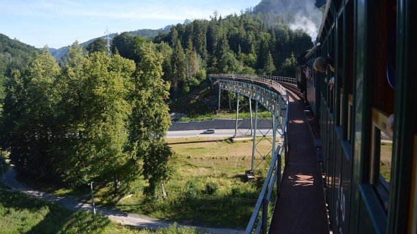 Zubačka Autor: Facebook Zubačka Tisovec - Pohronská Polhora Zdroj: https://scontent.fbts7-1.fna.fbcdn.net/v/t31.0-8/11144442_805844022847413_7628677909985868636_o.jpg?_nc_cat=111&ccb=2&_nc_sid=9267fe&_nc_ohc=qtdMf-dBNJ0AX-9-BQT&_nc_ht=scontent.fbts7-1.fna&oh=a64e94c69b2dbdf7e3dcb0fd3762b11e&oe=5FE899F0