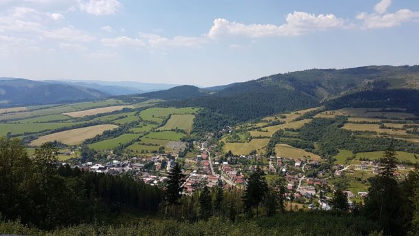 Rozhledna na vrchu Bobovec 3 Autor: Michal Jakubský Zdroj: https://kamnahory.sk/Turistika/Mala-Fatra/Rozhladna-na-Bobovci.html