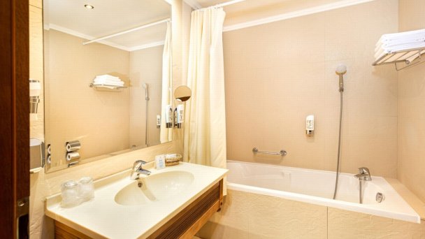 Hotel International **** Veľká Lomnica 31