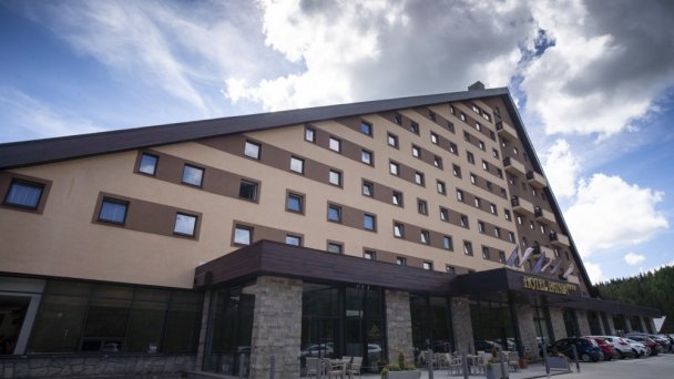 Hotel Patria, vchodová strana