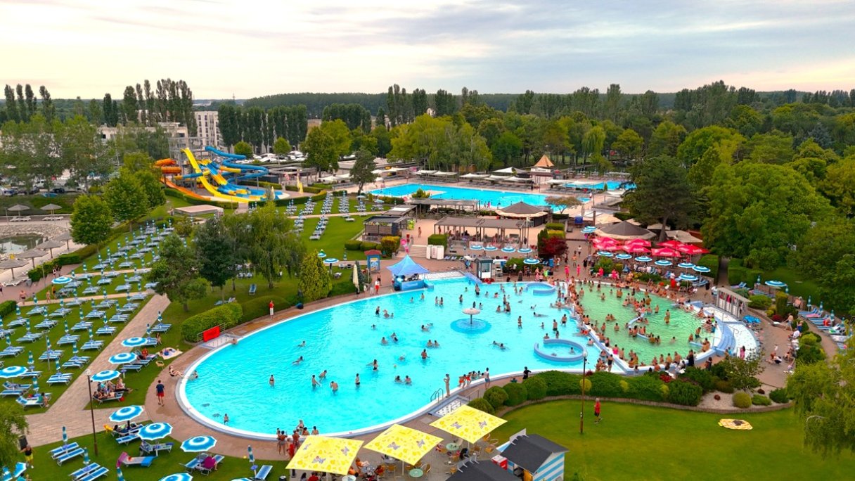 Thermalpark Classic s polopenzí a vstupem do vnitřních a venkovních bazénů 1 Thermalpark Classic s polopenzí a vstupem do vnitřních a venkovních bazénů 1