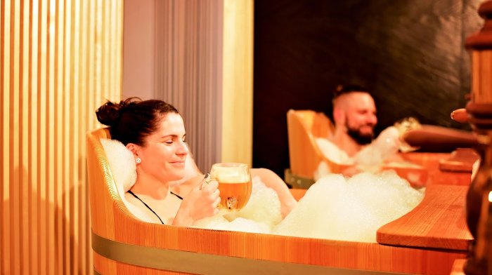 Oddech a lahodné chutě v Maladinově – wellness, pivní lázně a apartmány pro celou rodinu