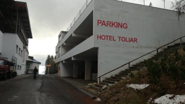 Parkovisko za hotelom Parkovisko za hotelom
