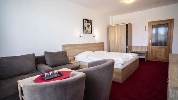 Dvojlôžková izba s možnosťou dvoch prísteliek Dvojlôžková izba s možnosťou dvoch prísteliek
